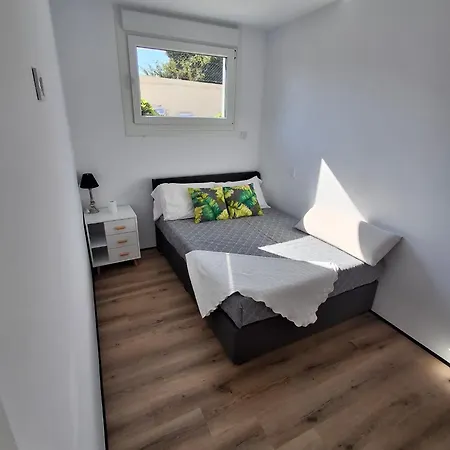 Bajo Independiente De Casa En *