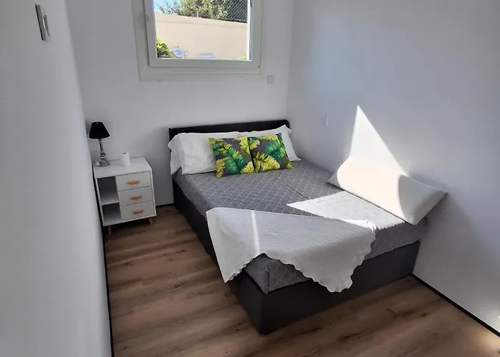 Bajo Independiente De Casa En *